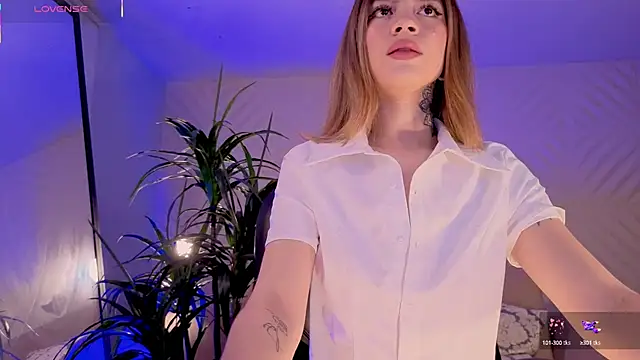 ViolettHansson online show from February 18, 9:42 pm