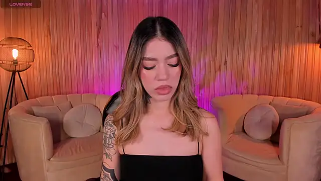 ViolettHansson online show from September 19, 6:41 pm