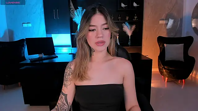 ViolettHansson online show from September 30, 5:51 pm