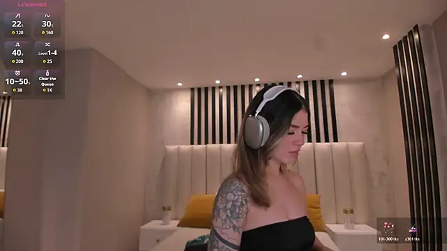 ViolettHansson online show from October 29, 7:04 pm