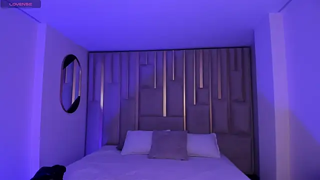 ViolettHansson online show from April 24, 9:12 am