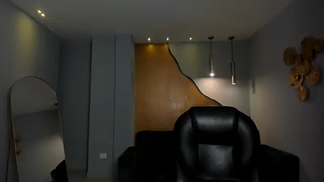 AliceHarper  online show from April 20, 7:37 pm