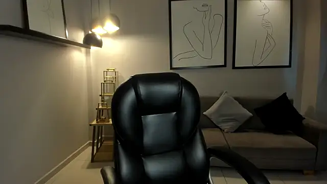 AliceHarper  online show from April 22, 9:05 pm