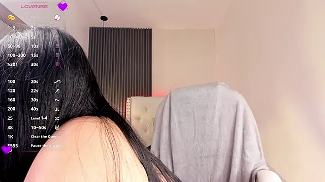 aliscollins  online show from October 10, 1:48 am