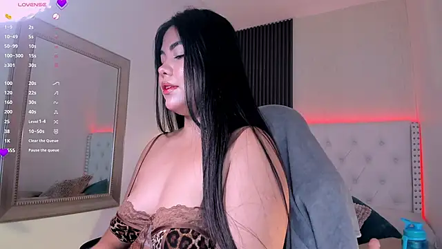 aliscollins  online show from June 9, 2:12 am