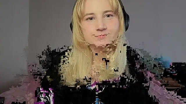 Snapshot of Glitch_Witch chatting on June 17, 10:21 pm Glitch Witch online show from June 17, 10:21 pm