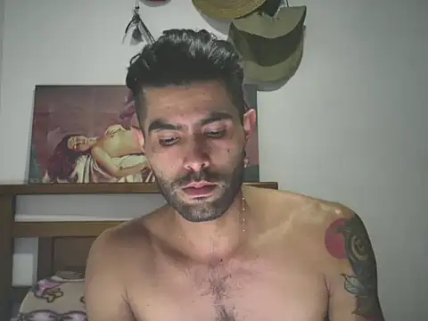 Snapshot of hideonbush051 chatting on September 10, 10:10 pm hideonbush051 online show from September 10, 10:10 pm