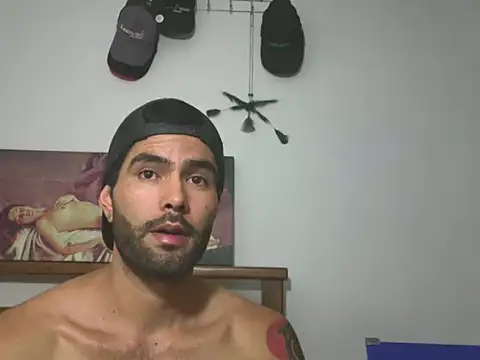 Snapshot of hideonbush051 chatting on November 14, 4:11 am hideonbush051 online show from November 14, 4:11 am