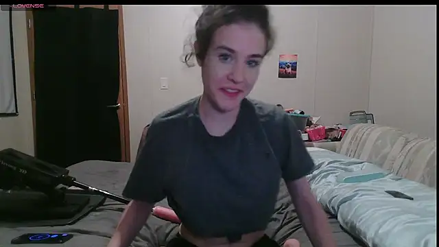 Snapshot of rileyyb_ chatting on August 6, 2:13 am rileyyb online show from August 6, 2:13 am
