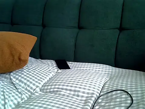 NATASHA LUCKY online show from April 21, 7:47 am