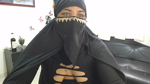 Snapshot of Aaliyah_brown chatting on December 9, 3:11 pm Aaliyah brown online show from December 9, 3:11 pm