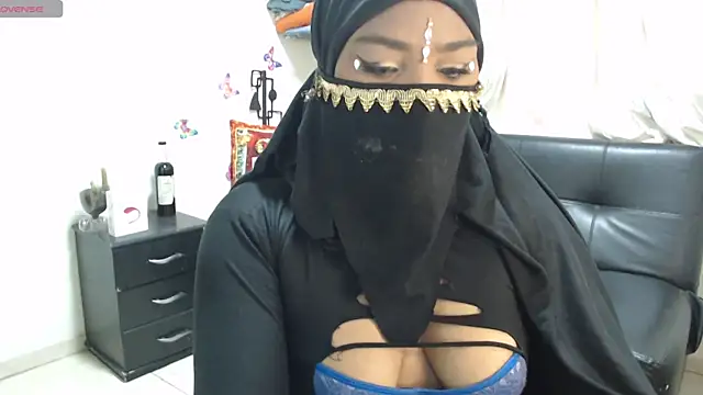 Snapshot of Aaliyah_brown chatting on January 7, 8:45 am Aaliyah brown online show from January 7, 8:45 am