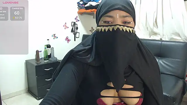 Snapshot of Aaliyah_brown chatting on January 25, 8:10 am Aaliyah brown online show from January 25, 8:10 am