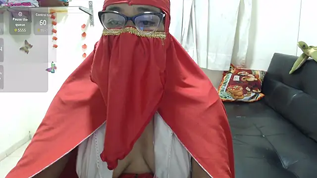 Snapshot of Aaliyah_brown chatting on October 3, 5:04 am Aaliyah brown online show from October 3, 5:04 am