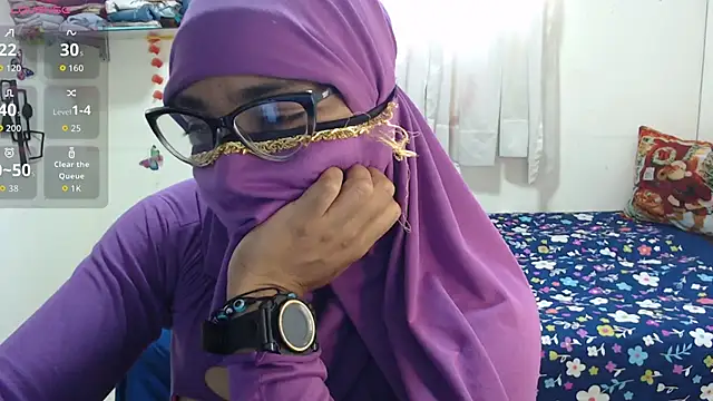 Snapshot of Aaliyah_brown chatting on October 24, 2:35 pm Aaliyah brown online show from October 24, 2:35 pm