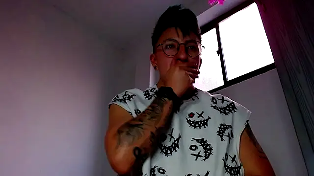 Snapshot of Sexyboy_666 chatting on October 28, 2:09 pm Sexyboy 666 online show from October 28, 2:09 pm