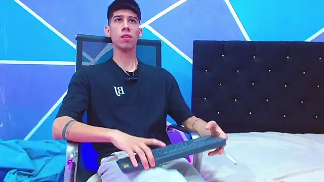 Snapshot of jhony-sex chatting on February 7, 8:55 am jhony-sex online show from February 7, 8:55 am