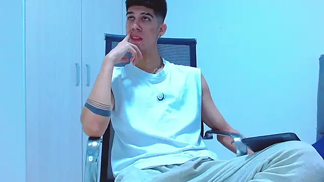 Snapshot of jhony-sex chatting on October 28, 3:43 am jhony-sex online show from October 28, 3:43 am