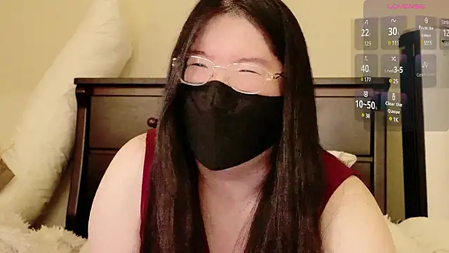 Snapshot of Kara-Nuna chatting on December 7, 6:21 am Kara-Nuna online show from December 7, 6:21 am