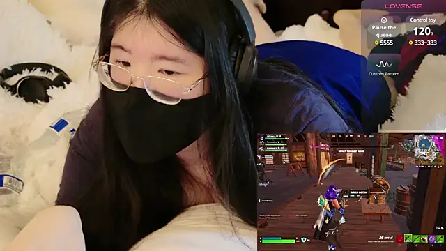 Snapshot of Kara-Nuna chatting on December 8, 8:30 am Kara-Nuna online show from December 8, 8:30 am