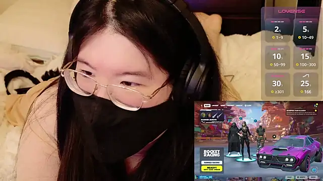 Snapshot of Kara-Nuna chatting on December 10, 9:01 am Kara-Nuna online show from December 10, 9:01 am