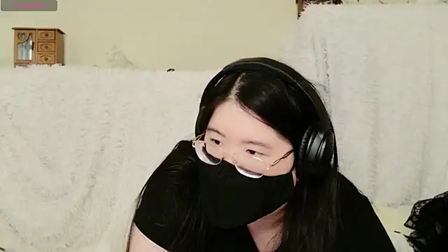 Snapshot of Kara-Nuna chatting on November 6, 2:12 am Kara-Nuna online show from November 6, 2:12 am