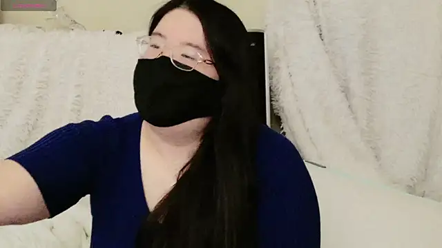 Snapshot of Kara-Nuna chatting on November 7, 4:51 pm Kara-Nuna online show from November 7, 4:51 pm