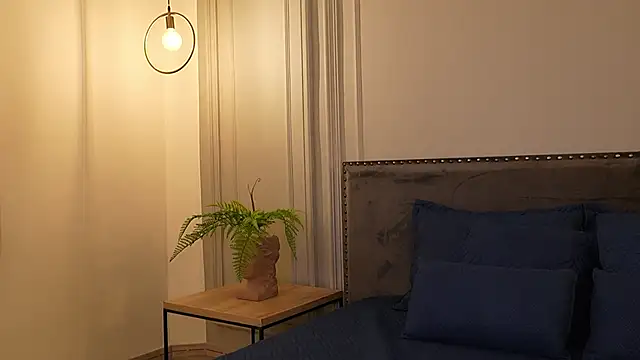 IrisBaker online show from September 19, 9:26 pm