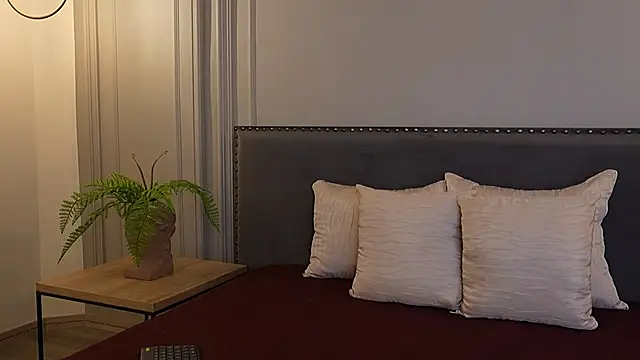 IrisBaker online show from October 4, 11:03 pm