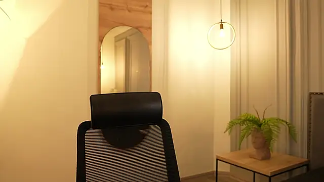 IrisBaker online show from October 27, 9:08 pm