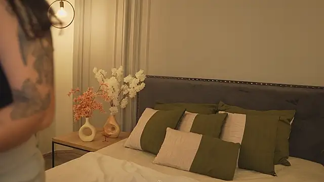 IrisBaker online show from February 28, 10:44 pm