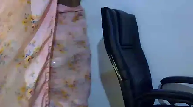 Snapshot of lola-__ chatting on December 12, 7:15 pm lola- online show from December 12, 7:15 pm