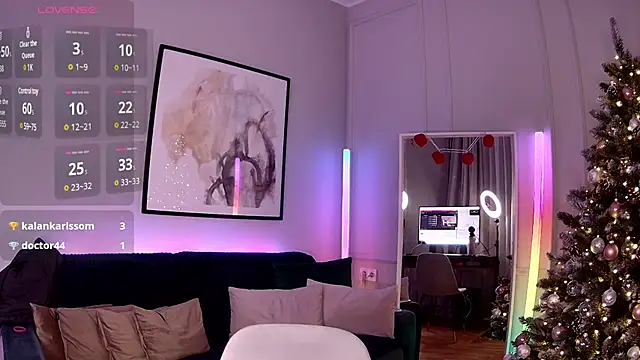 Snapshot of LoryWood chatting on December 19, 6:56 pm LoryWood online show from December 19, 6:56 pm