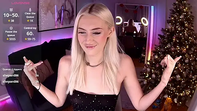 Snapshot of LoryWood chatting on December 26, 2:48 pm LoryWood online show from December 26, 2:48 pm