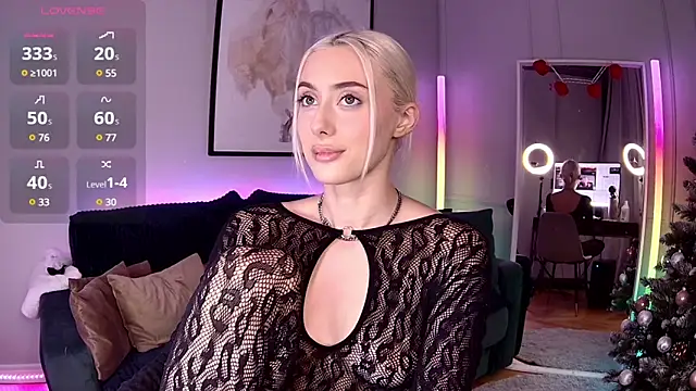 Snapshot of LoryWood chatting on December 27, 3:04 pm LoryWood online show from December 27, 3:04 pm