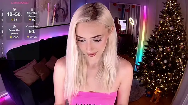 Snapshot of LoryWood chatting on January 5, 3:02 pm LoryWood online show from January 5, 3:02 pm