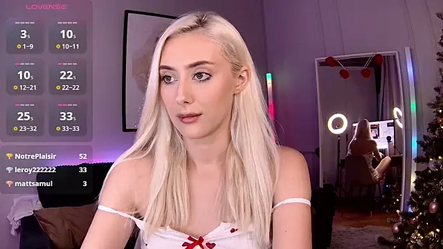 Snapshot of LoryWood chatting on January 7, 5:53 pm LoryWood online show from January 7, 5:53 pm