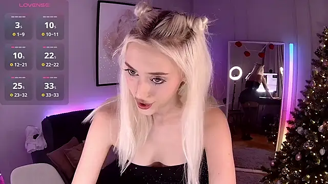 Snapshot of LoryWood chatting on January 16, 2:41 pm LoryWood online show from January 16, 2:41 pm