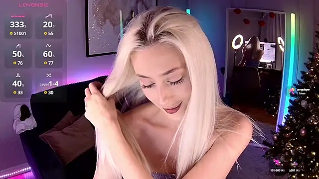 Snapshot of LoryWood chatting on January 17, 2:50 pm LoryWood online show from January 17, 2:50 pm