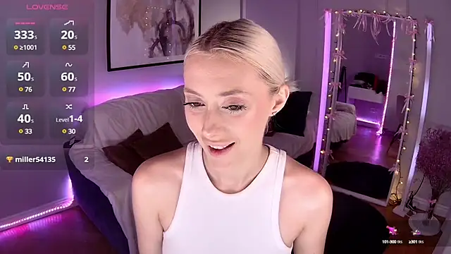 Snapshot of LoryWood chatting on January 30, 3:29 pm LoryWood online show from January 30, 3:29 pm