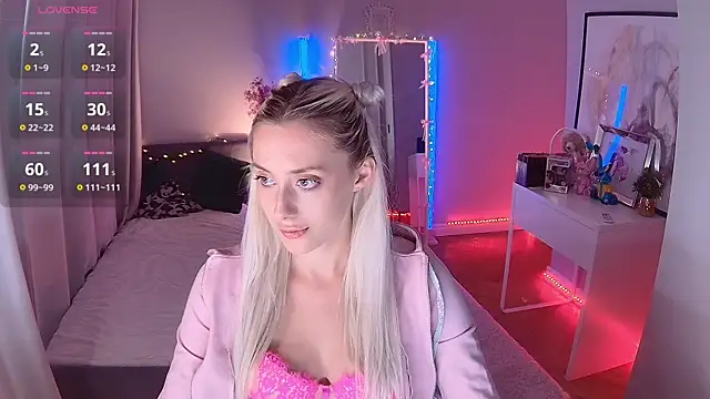 Snapshot of LoryWood chatting on September 11, 3:01 pm LoryWood online show from September 11, 3:01 pm