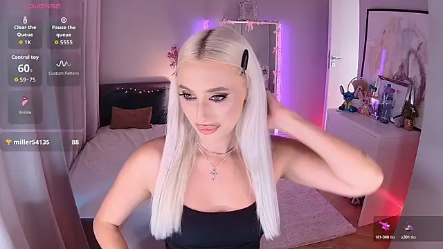 Snapshot of LoryWood chatting on October 21, 2:07 pm LoryWood online show from October 21, 2:07 pm