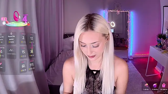 Snapshot of LoryWood chatting on December 2, 3:40 pm LoryWood online show from December 2, 3:40 pm