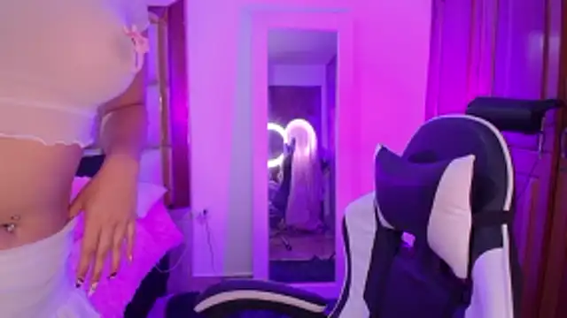 emilyaboott online show from April 10, 10:36 pm