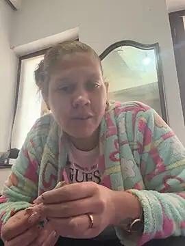 Snapshot of andreinitahg chatting on January 17, 11:17 am andreinitahg online show from January 17, 11:17 am