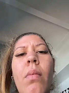 Snapshot of andreinitahg chatting on October 1, 11:05 am andreinitahg online show from October 1, 11:05 am