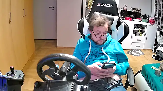 Snapshot of larsgessner30 chatting on October 26, 9:31 pm larsgessner30 online show from October 26, 9:31 pm