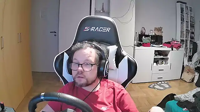 Snapshot of larsgessner30 chatting on October 28, 9:39 pm larsgessner30 online show from October 28, 9:39 pm