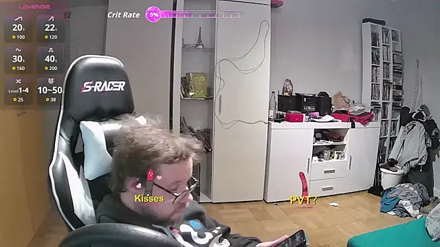 Snapshot of larsgessner30 chatting on November 7, 10:32 pm larsgessner30 online show from November 7, 10:32 pm