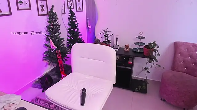 Snapshot of rossth1 chatting on December 14, 10:07 pm rossth1 online show from December 14, 10:07 pm